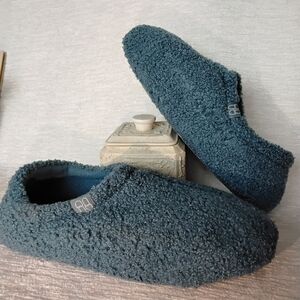 HOMETOP Womans 10.5 Us Blue Slippers Memory Foam Flexible Hard-soled Nwot